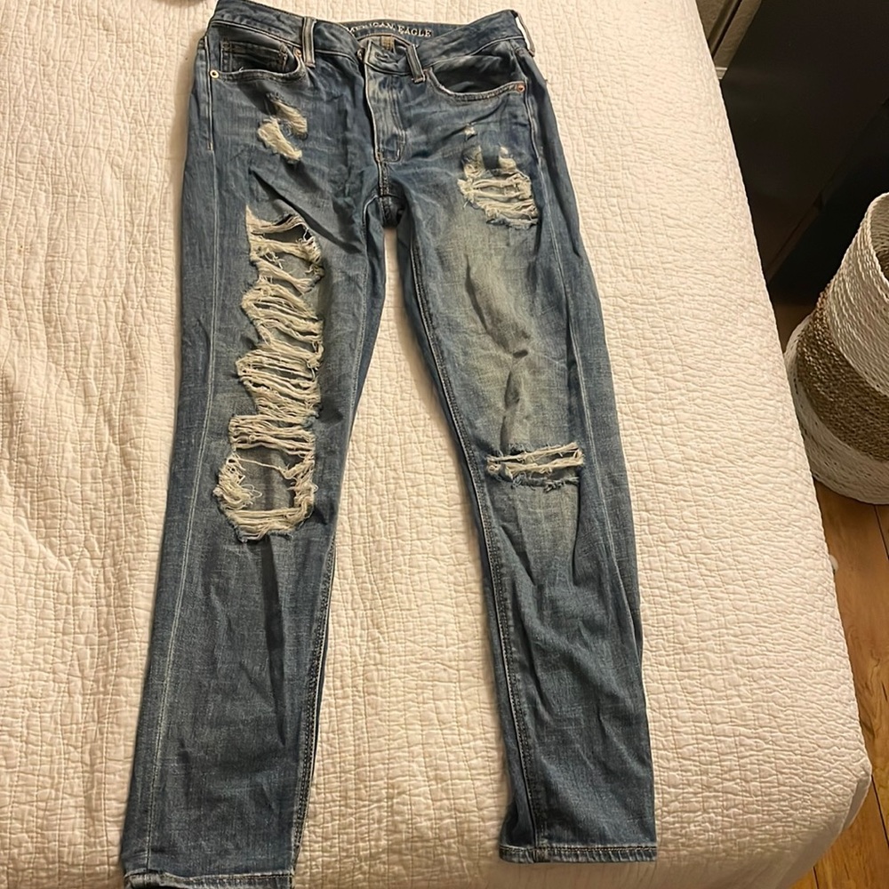 American Eagle Size 2 Tomgirl jeans.